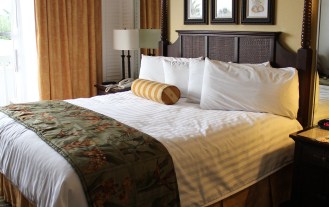 hotelroom-2205447_1920